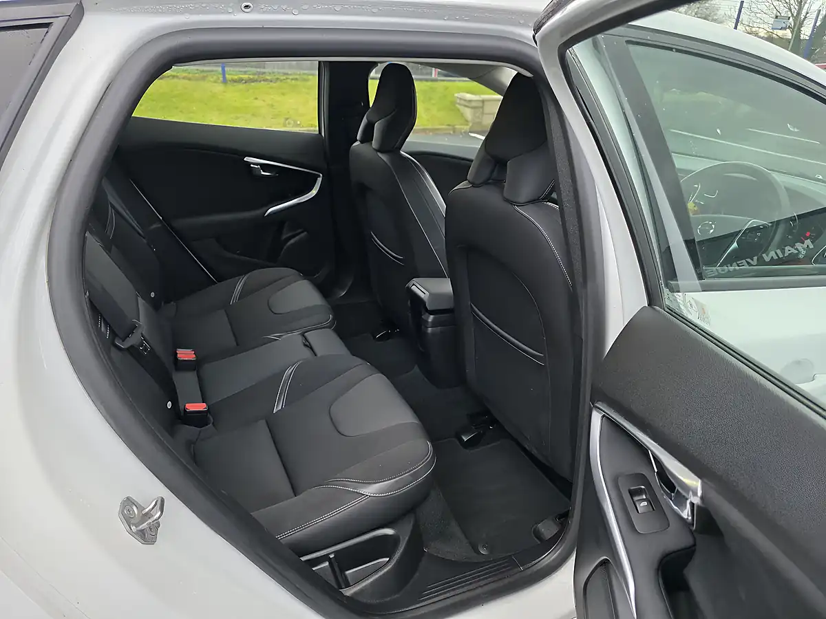 Used 2018 Volvo V40 Momentum White - Interior and Exterior details 10