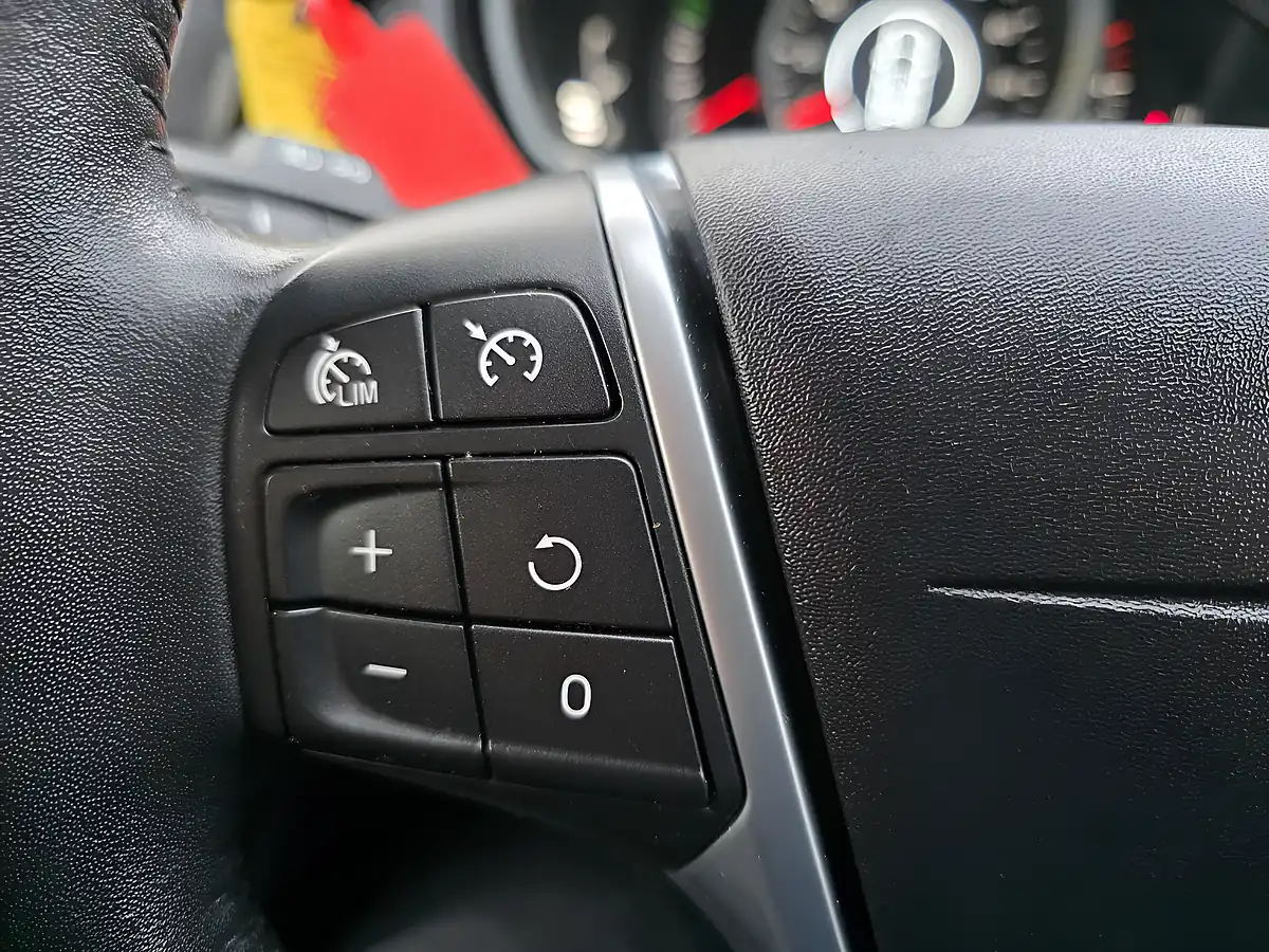 Used 2018 Volvo V40 Momentum White - Interior and Exterior details 13
