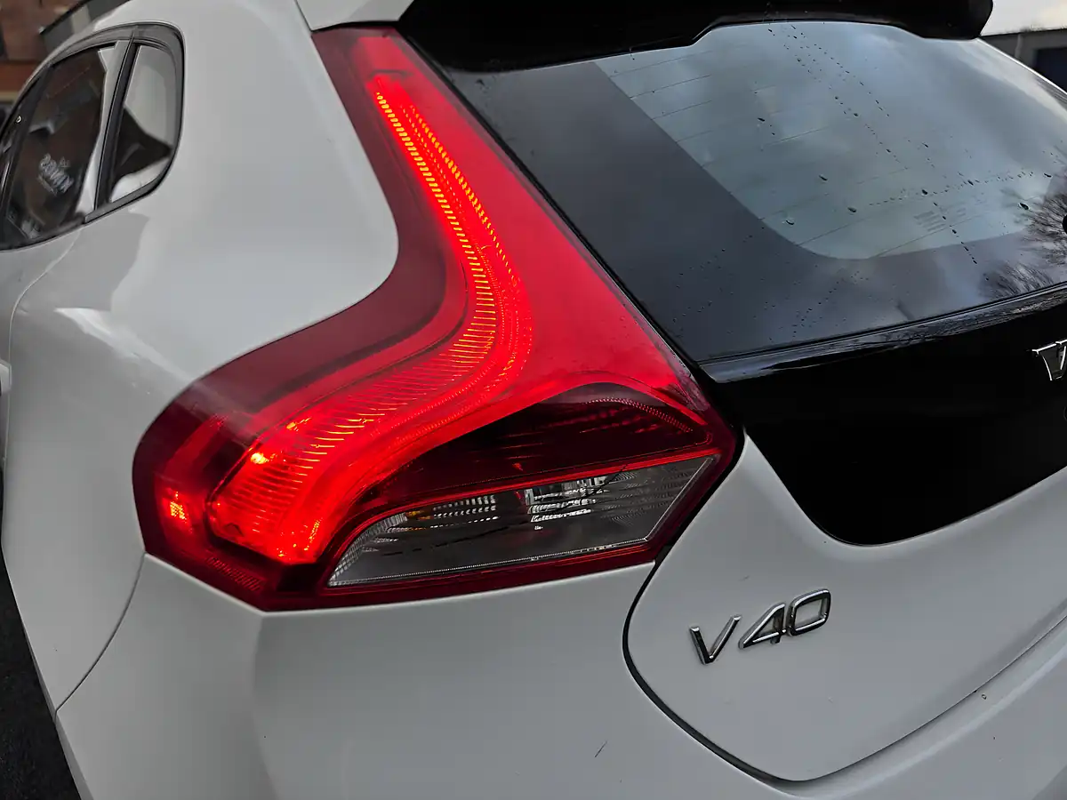 Used 2018 Volvo V40 Momentum White - Interior and Exterior details 16
