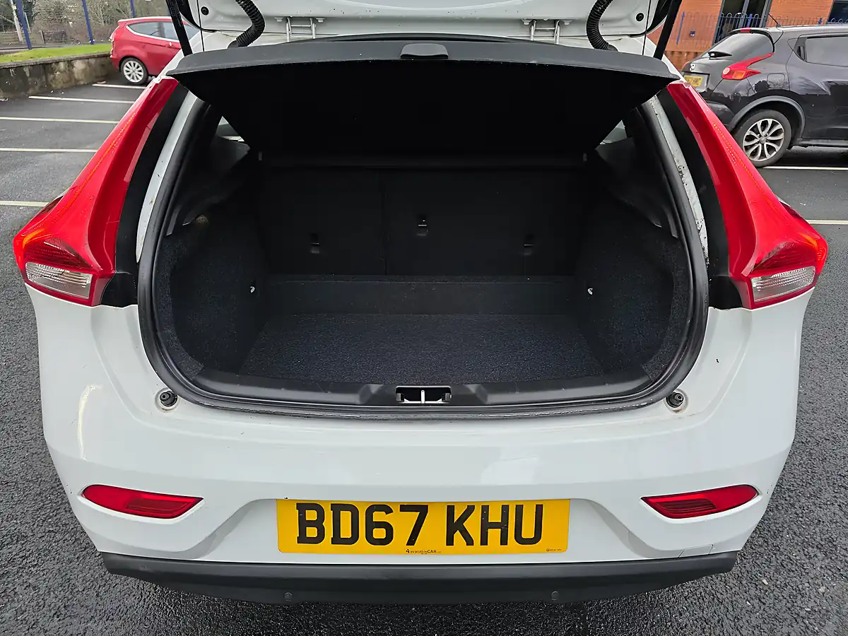Used 2018 Volvo V40 Momentum White - Interior and Exterior details 19