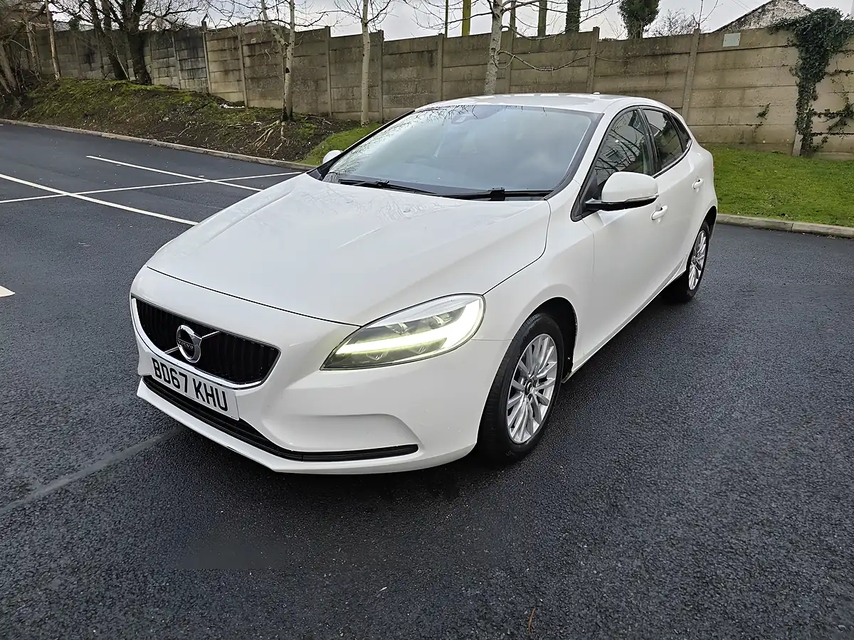 Used 2018 Volvo V40 Momentum White - Interior and Exterior details 3