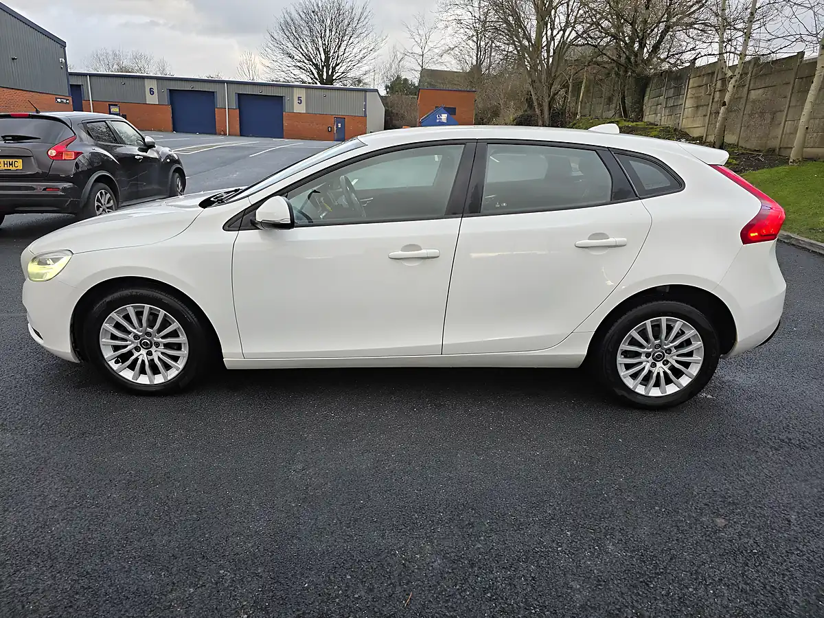 Used 2018 Volvo V40 Momentum White - Interior and Exterior details 5