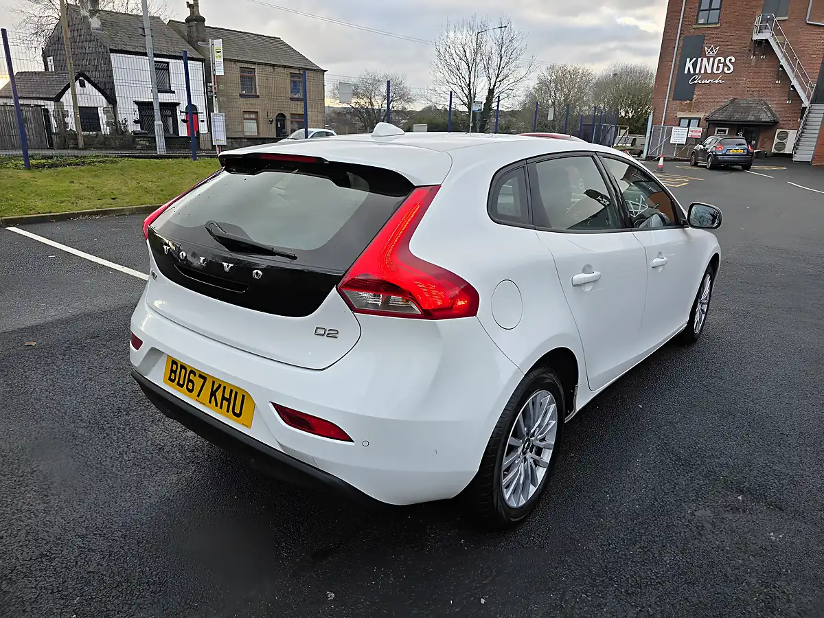 Used 2018 Volvo V40 Momentum White - Interior and Exterior details 6