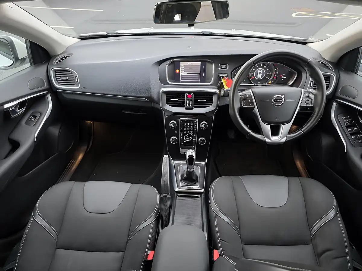 Used 2018 Volvo V40 Momentum White - Interior and Exterior details 9