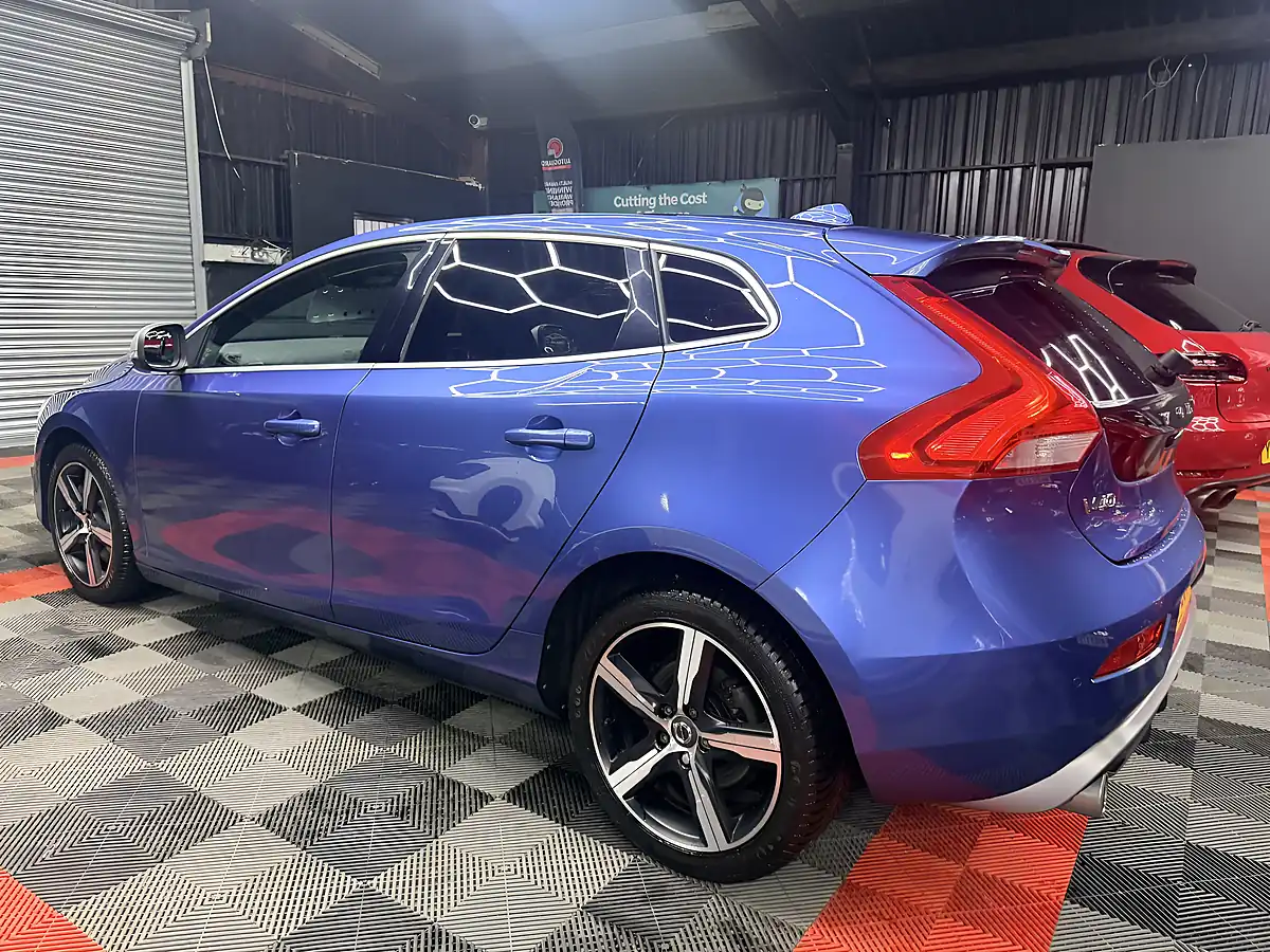 Used 2018 Volvo V40 R-Design Blue - Interior and Exterior details 10