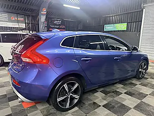 Used 2018 Volvo V40 R-Design Blue - Interior and Exterior details 11