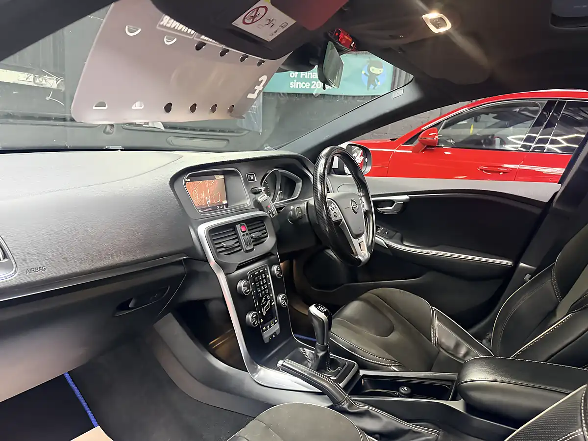 Used 2018 Volvo V40 R-Design Blue - Interior and Exterior details 14
