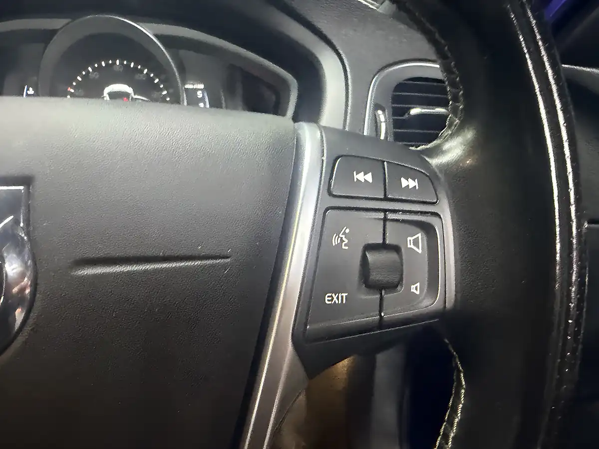 Used 2018 Volvo V40 R-Design Blue - Interior and Exterior details 18