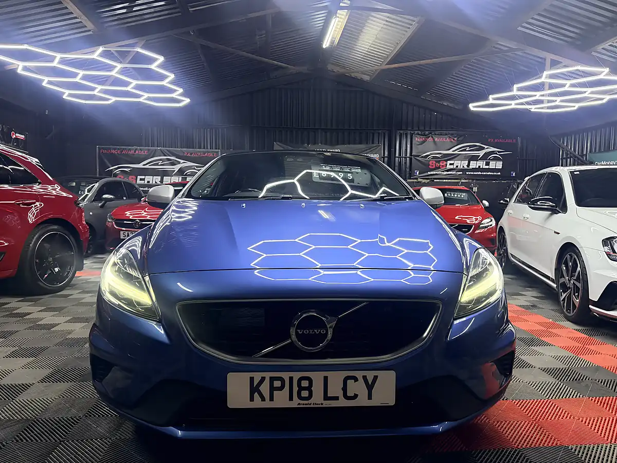 Used 2018 Volvo V40 R-Design Blue - Interior and Exterior details 5