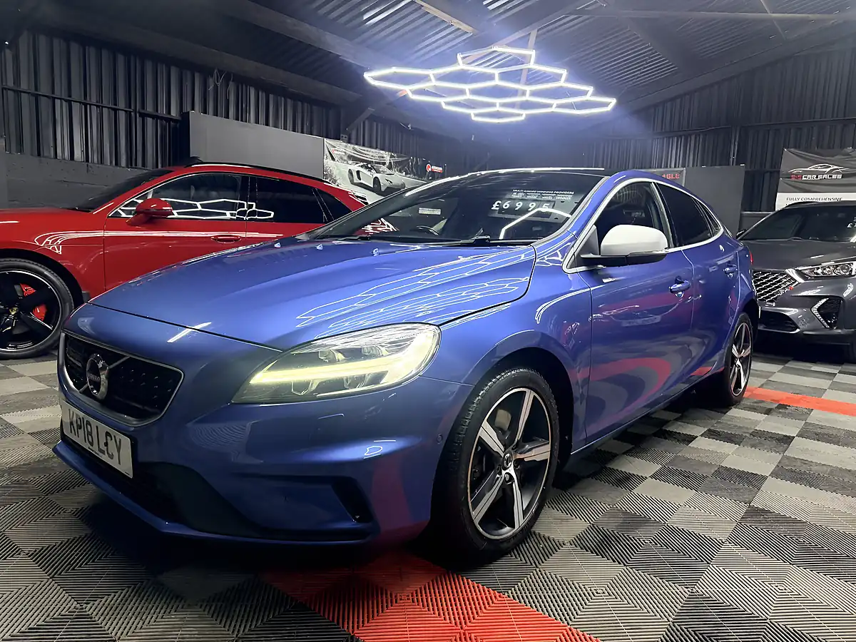Used 2018 Volvo V40 R-Design Blue - Interior and Exterior details 6