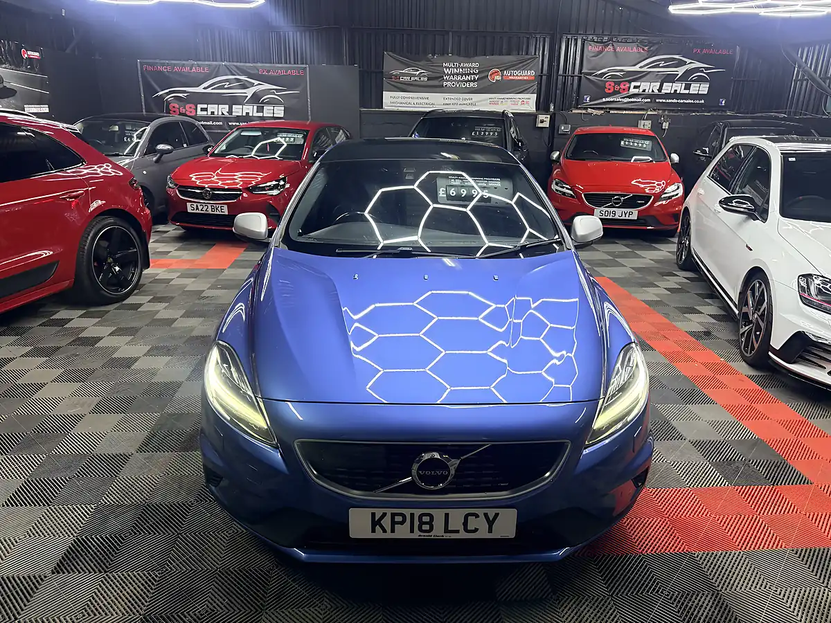 Used 2018 Volvo V40 R-Design Blue - Interior and Exterior details 9