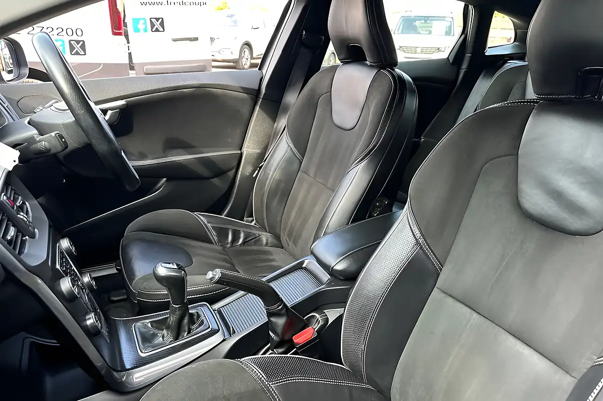 Used 2018 Volvo V40 R-Design Grey - Interior and Exterior details 11