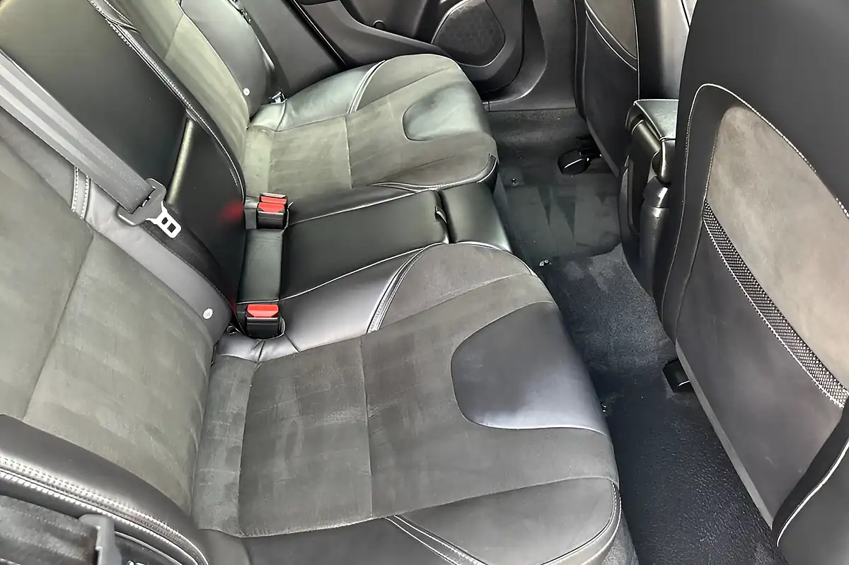 Used 2018 Volvo V40 R-Design Grey - Interior and Exterior details 16