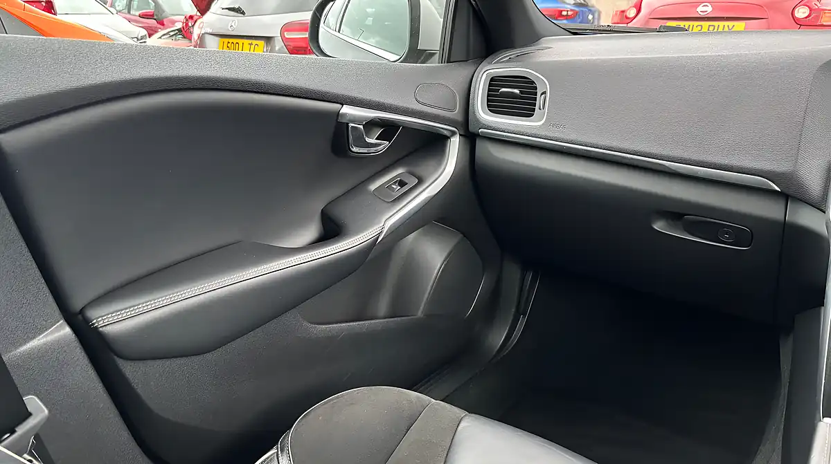 Used 2018 Volvo V40 R-Design Nav Plus Black - Interior and Exterior details 11