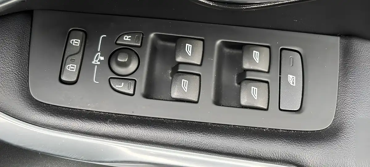 Used 2018 Volvo V40 R-Design Nav Plus Black - Interior and Exterior details 13