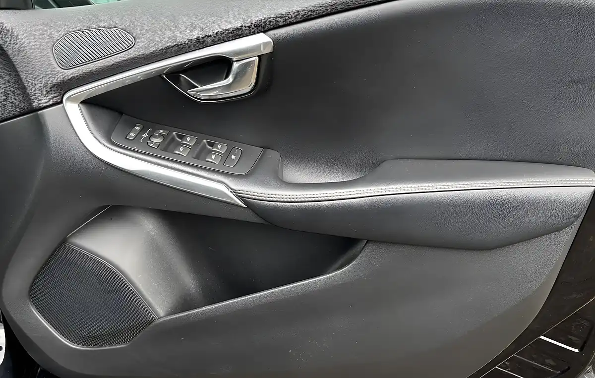Used 2018 Volvo V40 R-Design Nav Plus Black - Interior and Exterior details 14