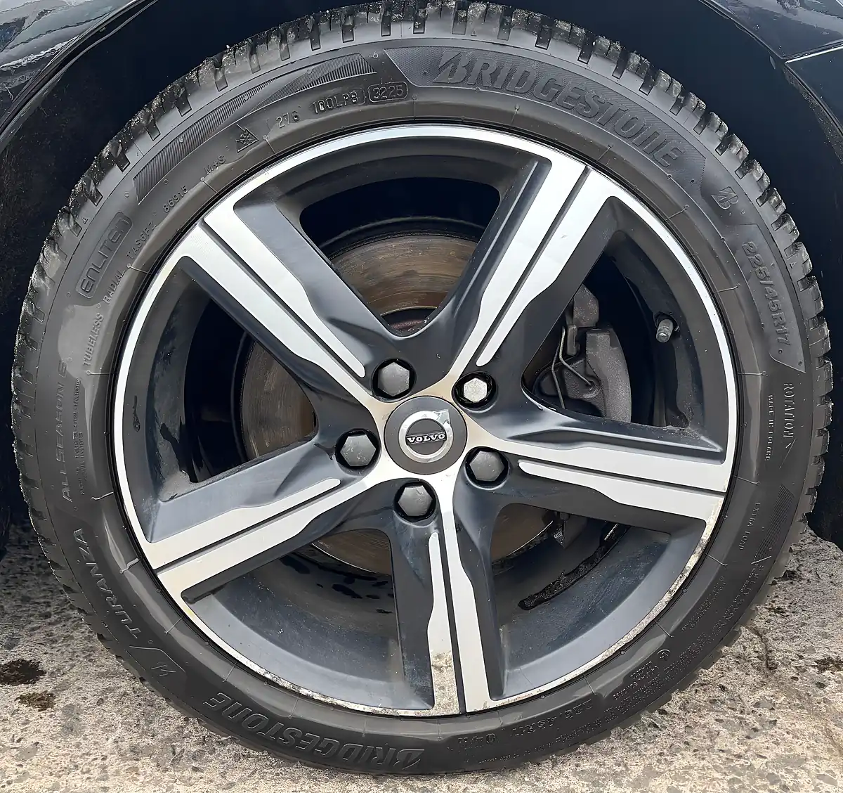 Used 2018 Volvo V40 R-Design Nav Plus Black - Interior and Exterior details 15