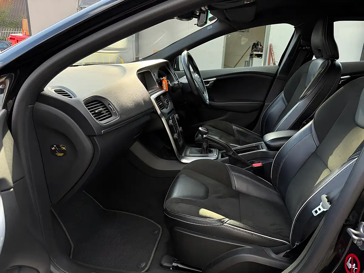 Used 2018 Volvo V40 R-Design Nav Plus Black - Interior and Exterior details 11
