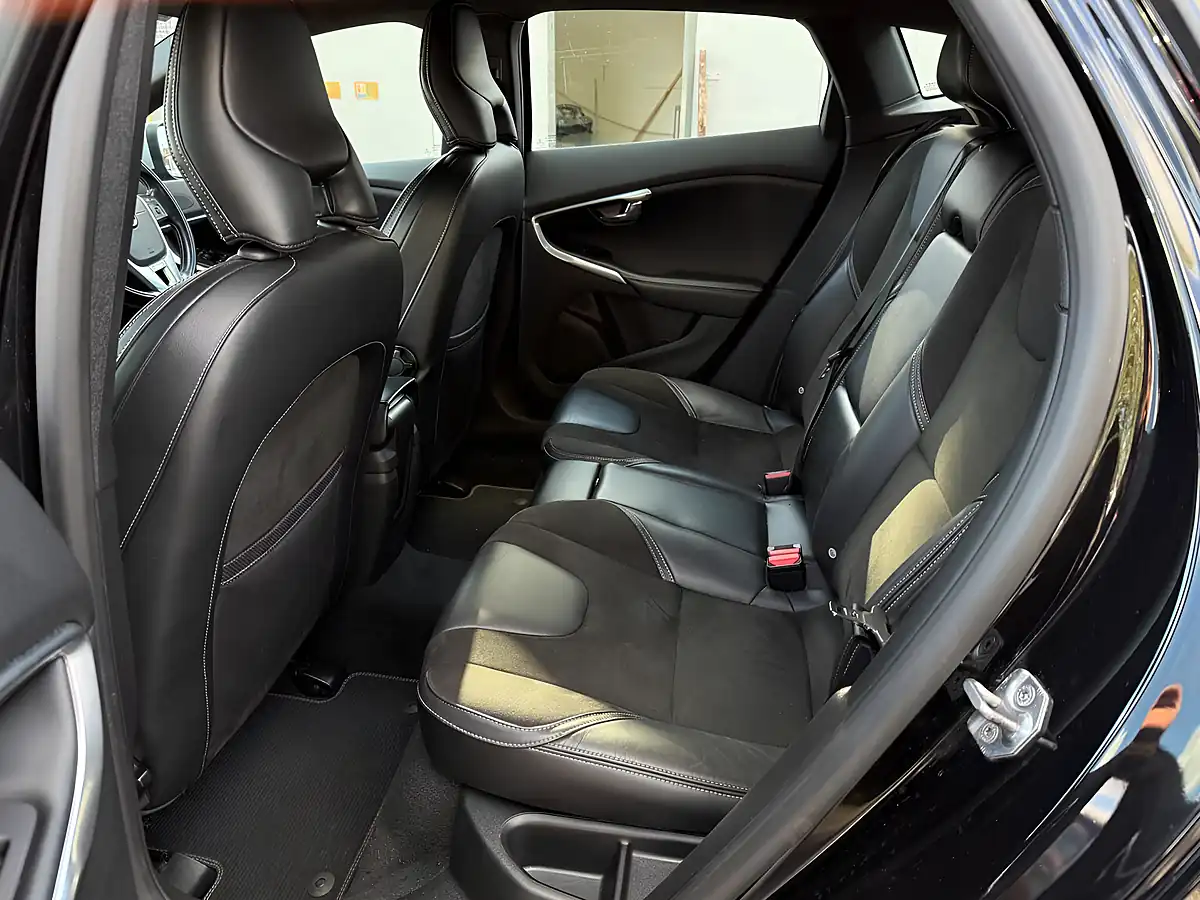 Used 2018 Volvo V40 R-Design Nav Plus Black - Interior and Exterior details 12