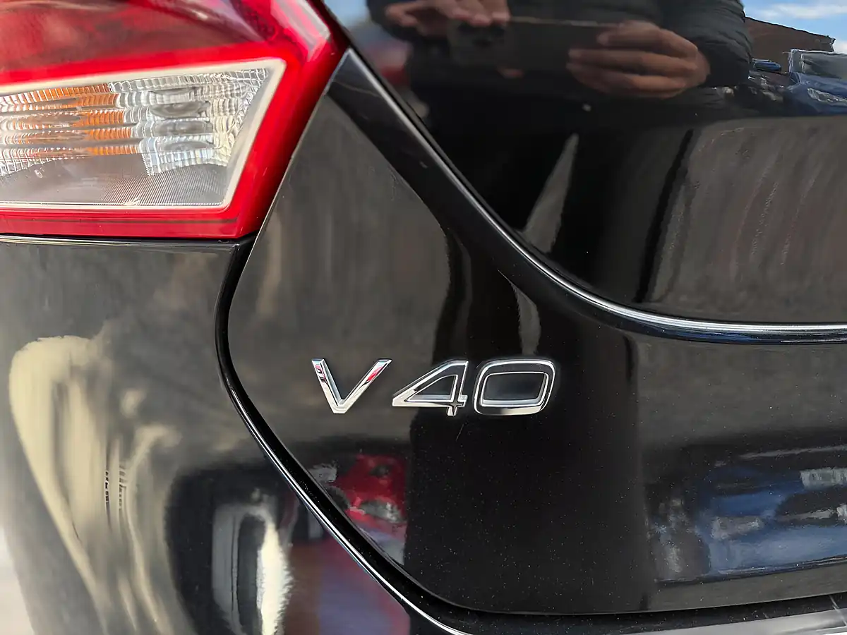 Used 2018 Volvo V40 R-Design Nav Plus Black - Interior and Exterior details 19