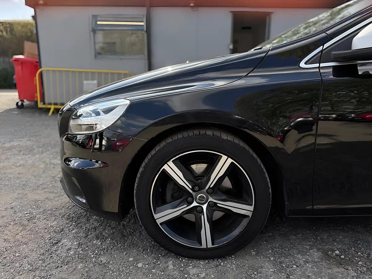Used 2018 Volvo V40 R-Design Nav Plus Black - Interior and Exterior details 20