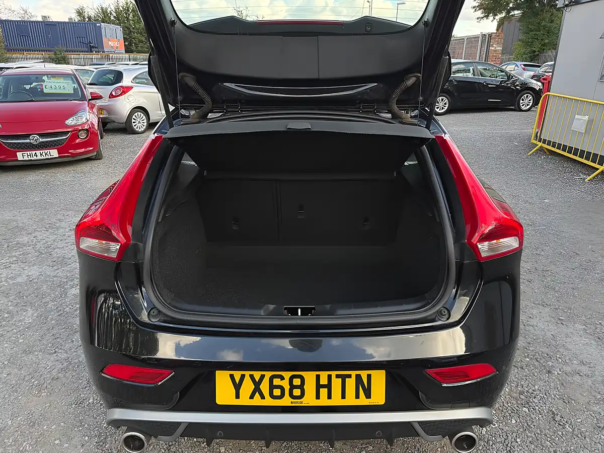 Used 2018 Volvo V40 R-Design Nav Plus Black - Interior and Exterior details 7