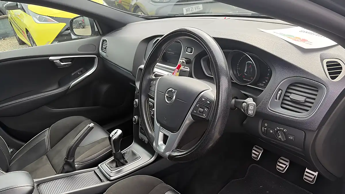 Used 2018 Volvo V40 R-Design Nav Plus Grey - Interior and Exterior details 13