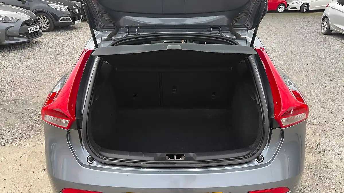 Used 2018 Volvo V40 R-Design Nav Plus Grey - Interior and Exterior details 15