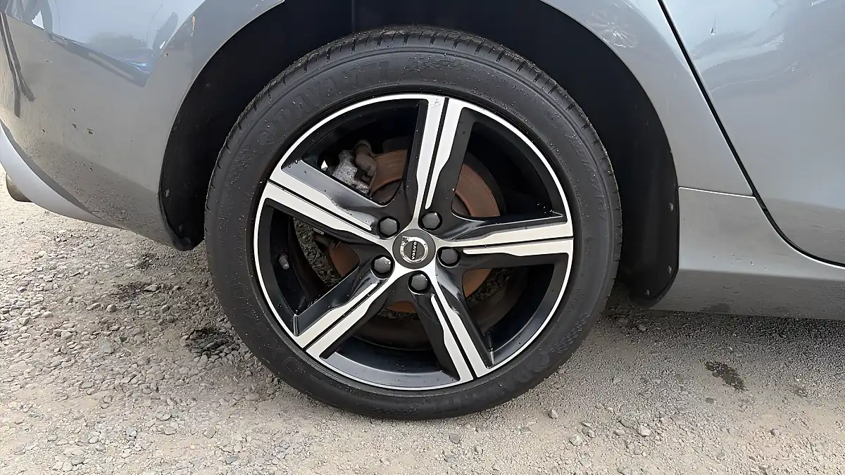 Used 2018 Volvo V40 R-Design Nav Plus Grey - Interior and Exterior details 19