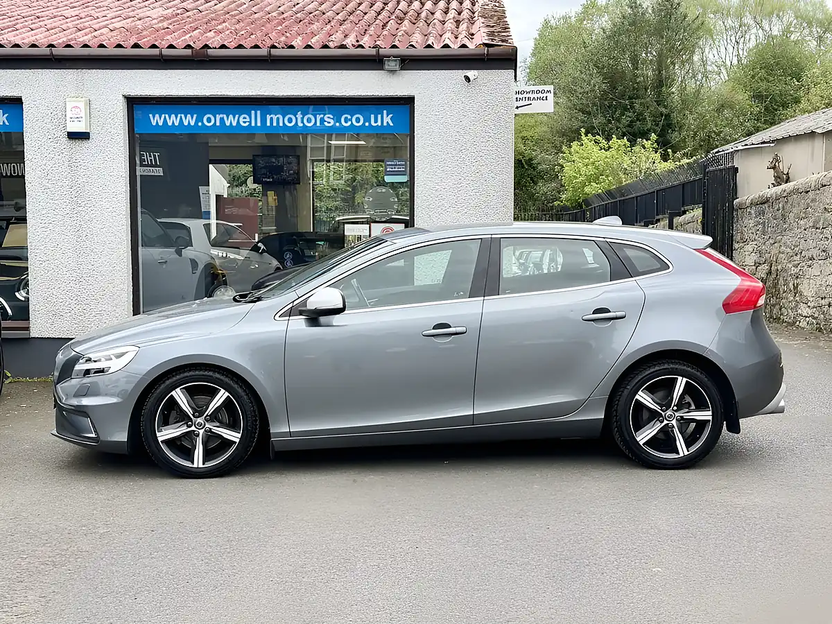 Used 2018 Volvo V40 R-Design Nav Plus Osmium Grey - Interior and Exterior details 10