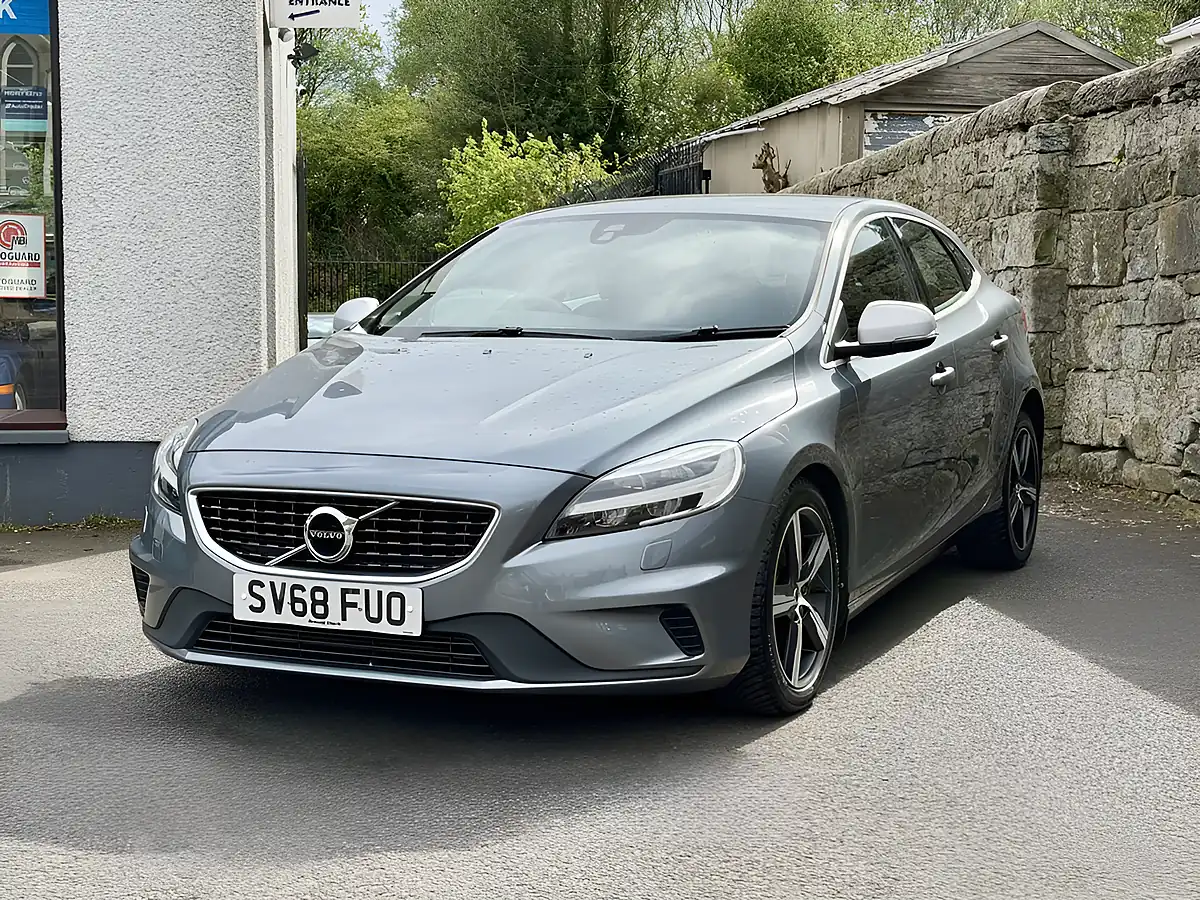 Used 2018 Volvo V40 R-Design Nav Plus Osmium Grey - Interior and Exterior details 11