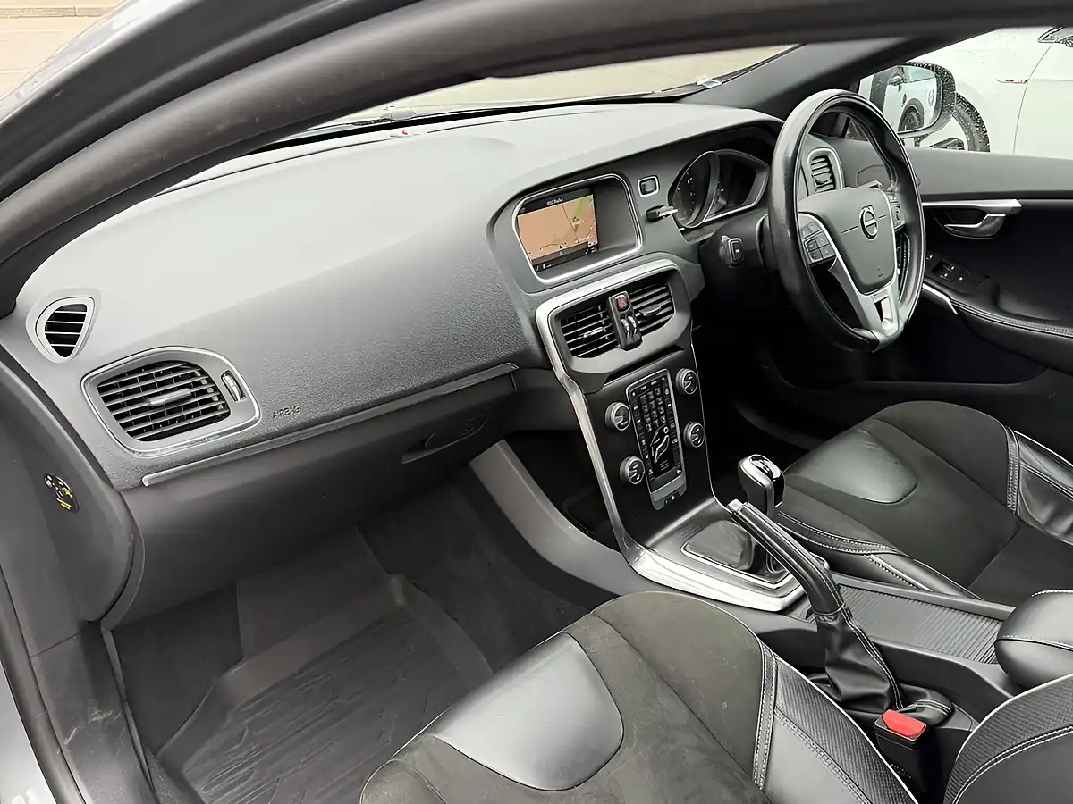 Used 2018 Volvo V40 R-Design Nav Plus Osmium Grey - Interior and Exterior details 18