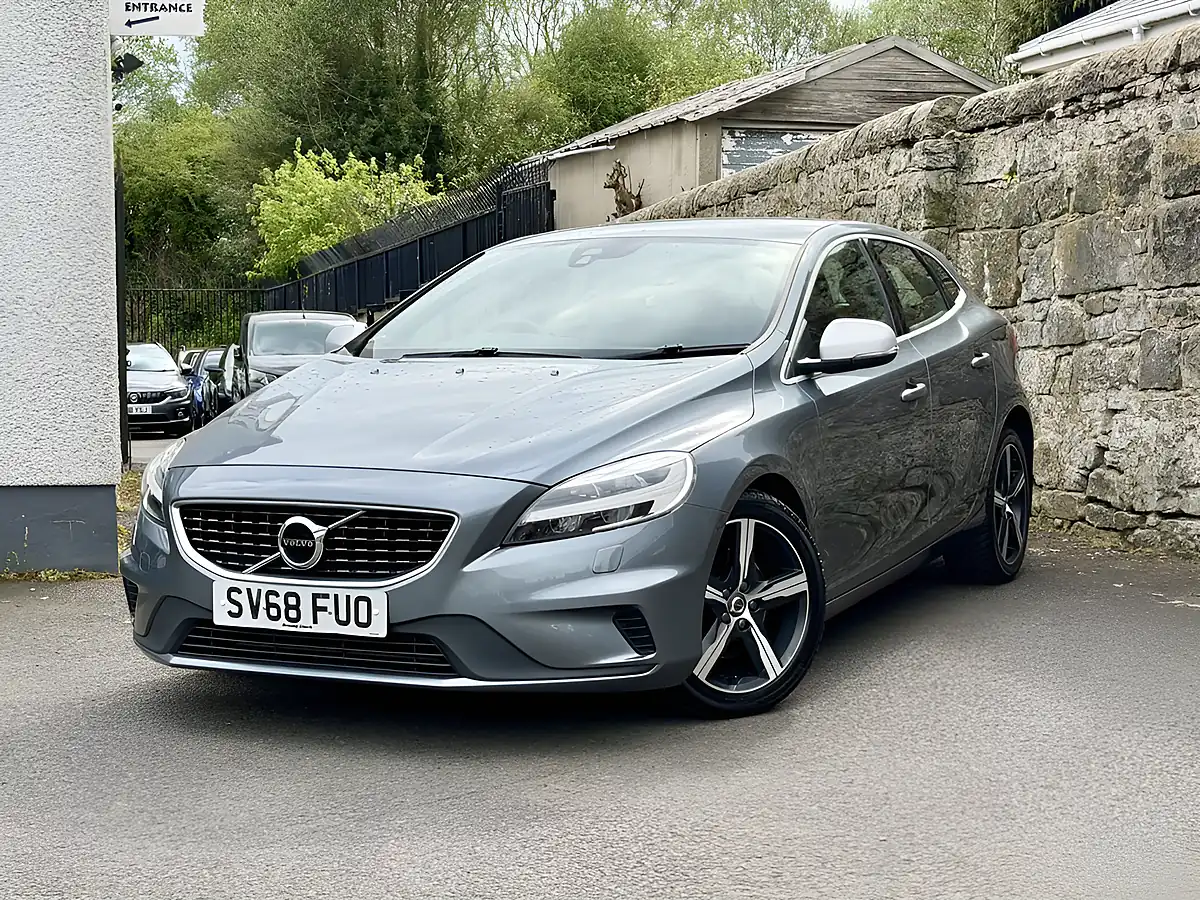 Used 2018 Volvo V40 R-Design Nav Plus Osmium Grey - Interior and Exterior details 3