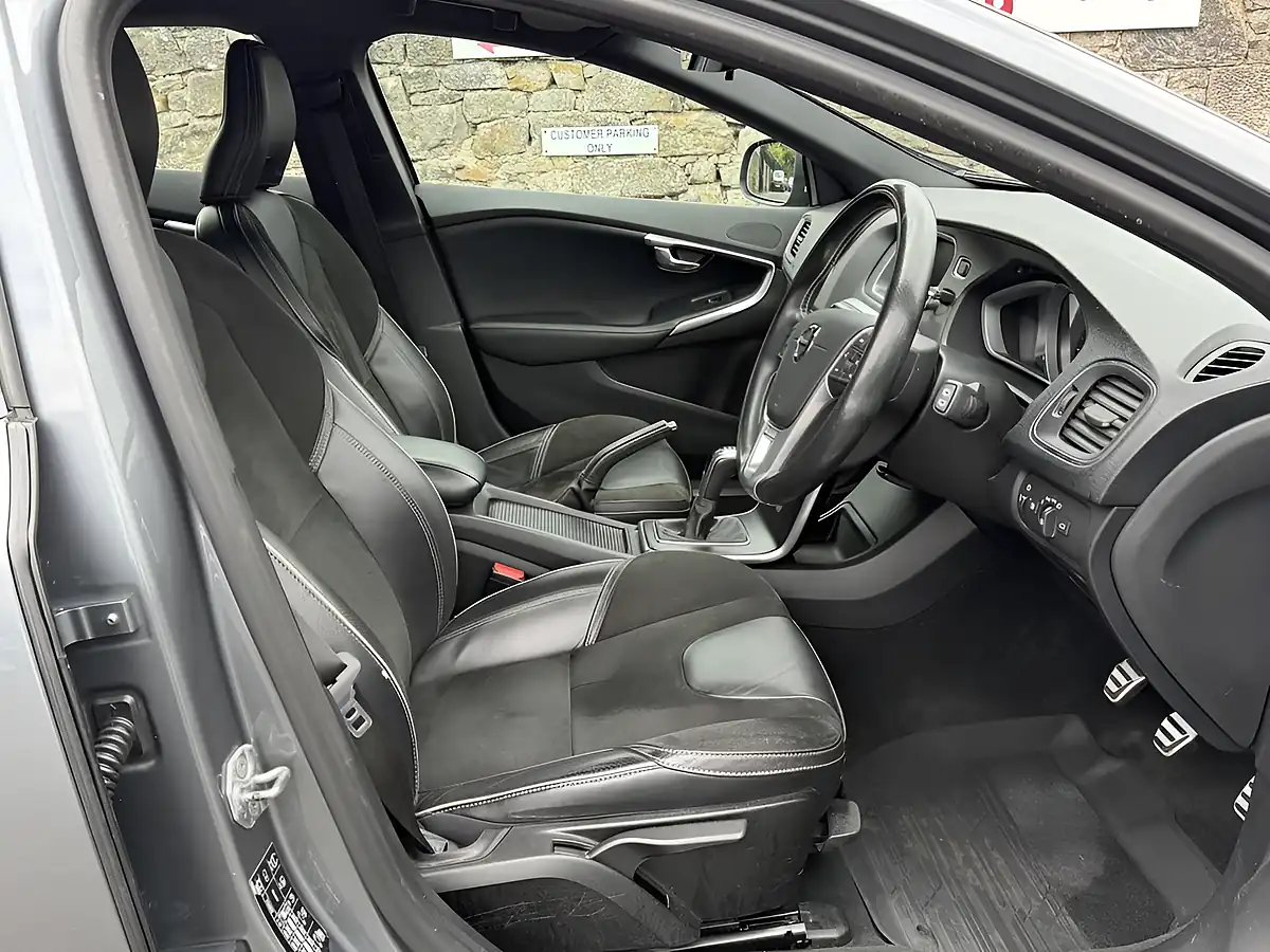 Used 2018 Volvo V40 R-Design Nav Plus Osmium Grey - Interior and Exterior details 5