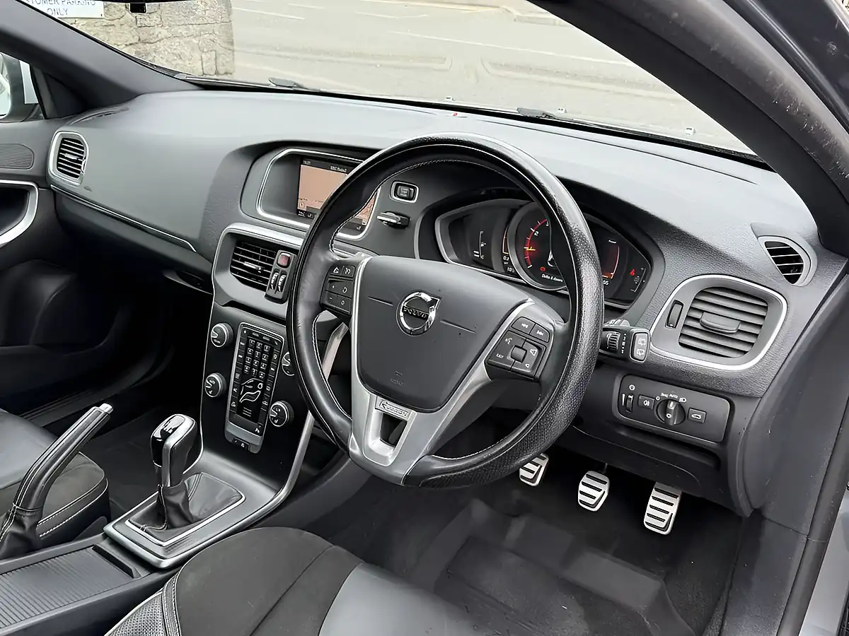 Used 2018 Volvo V40 R-Design Nav Plus Osmium Grey - Interior and Exterior details 8
