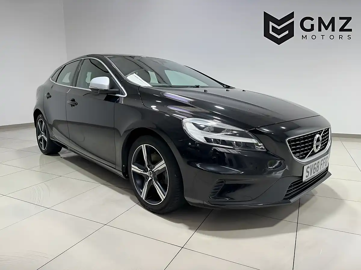 Used 2018 Volvo V40 R-Design Onyx Black - Front View