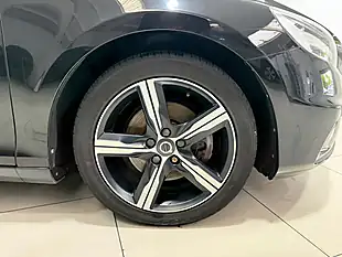 Used 2018 Volvo V40 R-Design Onyx Black - Interior and Exterior details 13