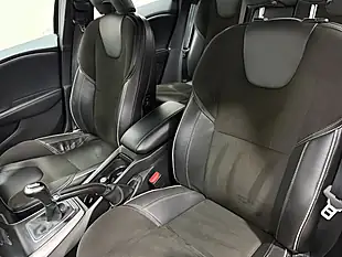 Used 2018 Volvo V40 R-Design Onyx Black - Interior and Exterior details 17