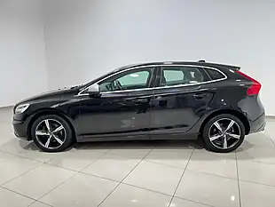 Used 2018 Volvo V40 R-Design Onyx Black - Interior and Exterior details 6