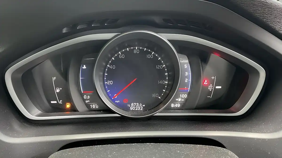 Used 2018 Volvo V40 R-Design Pro Blue - Interior and Exterior details 12