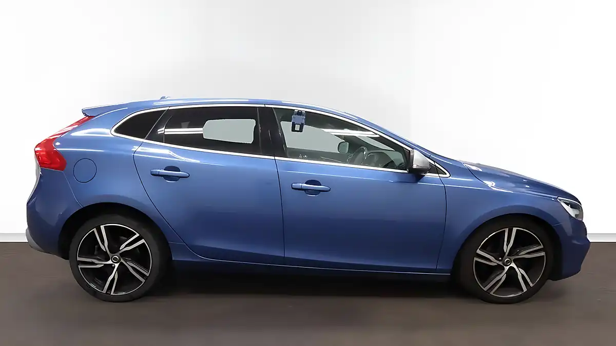 Used 2018 Volvo V40 R-Design Pro Blue - Interior and Exterior details 3