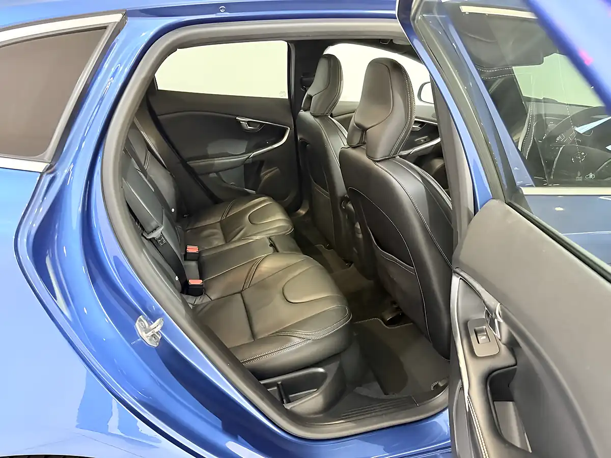 Used 2018 Volvo V40 R-Design Pro Blue - Interior and Exterior details 20