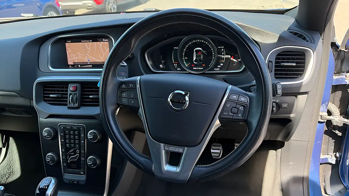 Used 2018 Volvo V40 R-Design Pro Blue - Interior and Exterior details 11
