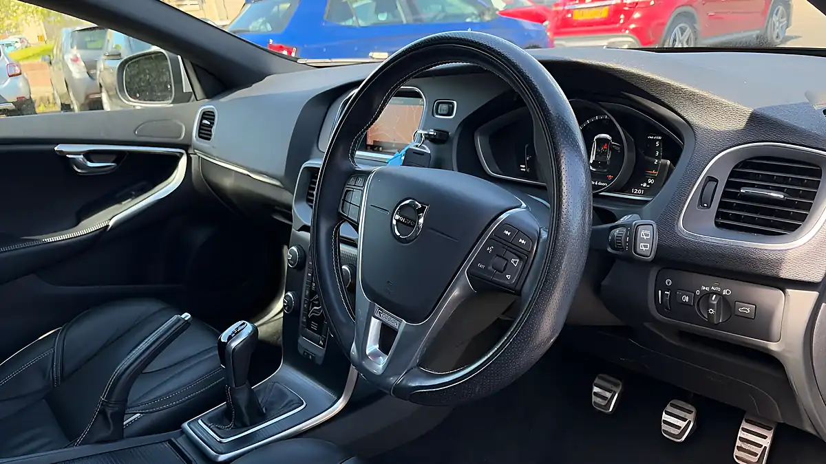Used 2018 Volvo V40 R-Design Pro Blue - Interior and Exterior details 13
