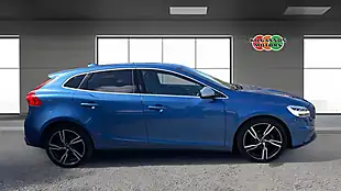 Used 2018 Volvo V40 R-Design Pro Blue - Interior and Exterior details 16