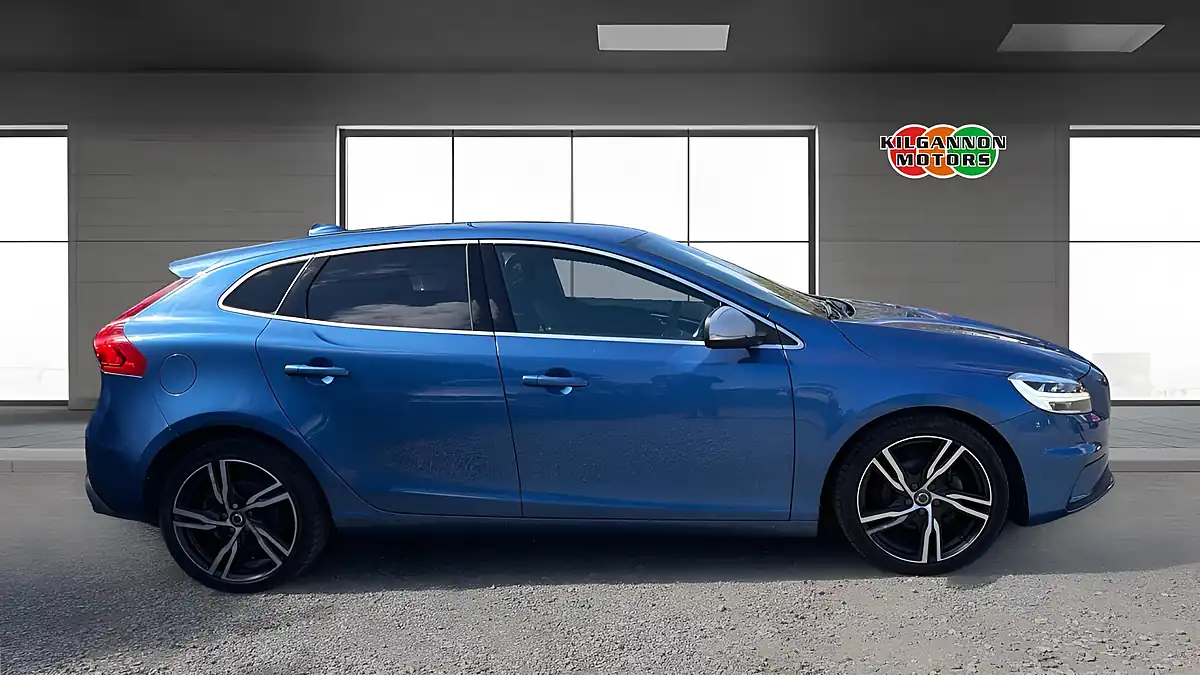 Used 2018 Volvo V40 R-Design Pro Blue - Interior and Exterior details 16