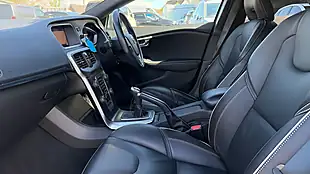 Used 2018 Volvo V40 R-Design Pro Blue - Interior and Exterior details 6