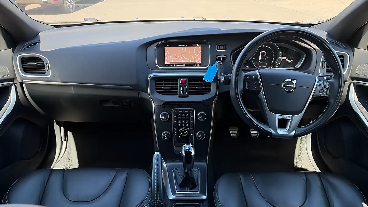 Used 2018 Volvo V40 R-Design Pro Blue - Interior and Exterior details 7