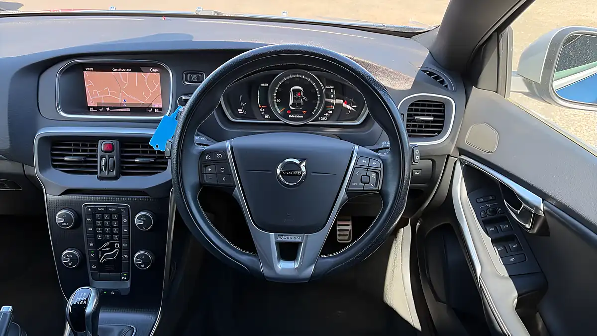 Used 2018 Volvo V40 R-Design Pro Blue - Interior and Exterior details 8