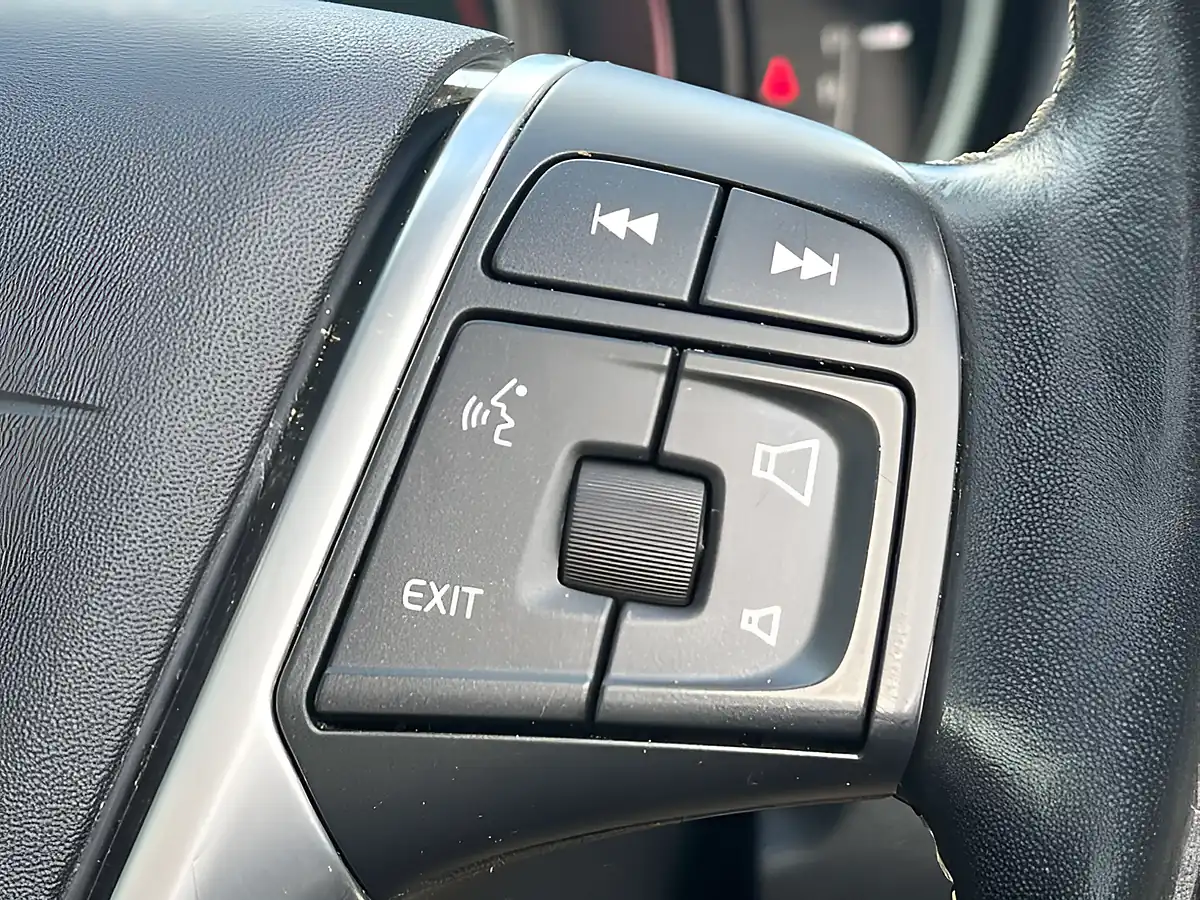 Used 2018 Volvo V40 R-Design Pro Bursting Blue - Interior and Exterior details 16